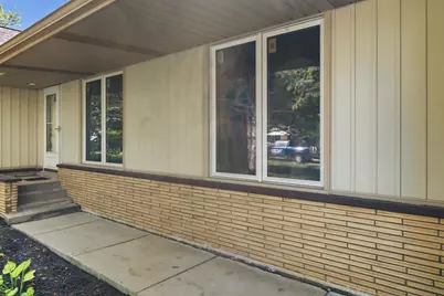 9015 N Iroquois Rd, Bayside, WI 53217 - Photo 37