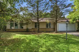 9015 N Iroquois Rd, Bayside, WI 53217 - Photo 33