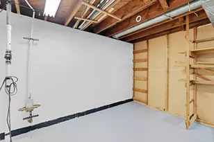 9015 N Iroquois Rd, Bayside, WI 53217 - Photo 25