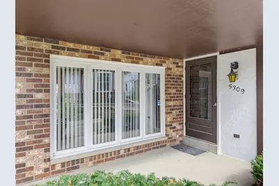 5309  Somerset Ln, Greenfield, WI 53221 - Photo 5