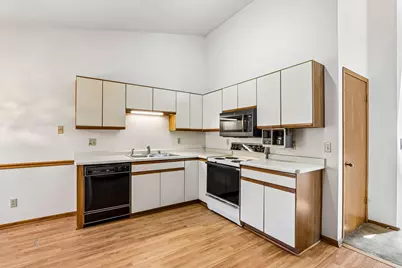 101 E Sutton Pl #A, Waukesha, WI 53188 - Photo 17