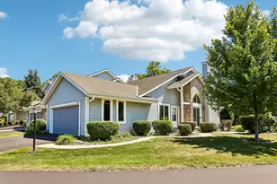 101 E Sutton Pl, Waukesha, WI 53188 - Photo 5