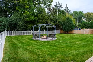 2410 Camelot Dr, Brookfield, WI 53045 - Photo 41