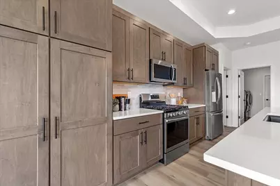 W251N2413  Valleyview Cir, Pewaukee, WI 53072 - Photo 5