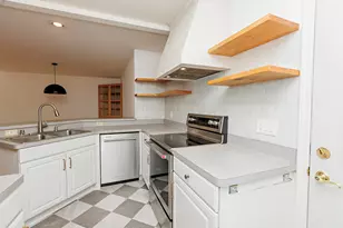 1112 E Lyon St, Milwaukee, WI 53202 - Photo 9