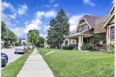 3041 N Oakland Ave #3043, Milwaukee, WI 53211 - Photo 15