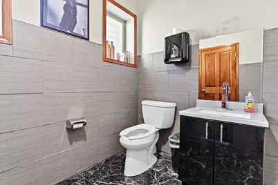 3041 N Oakland Ave #3043, Milwaukee, WI 53211 - Photo 25