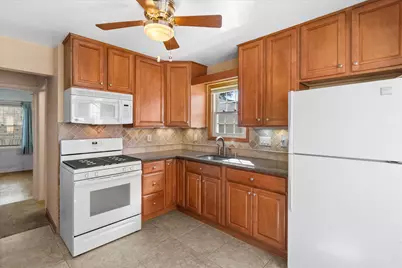 10533 W Everett Cir, West Allis, WI 53214 - Photo 9