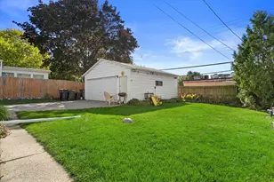 10533 W Everett Cir, West Allis, WI 53214 - Photo 19