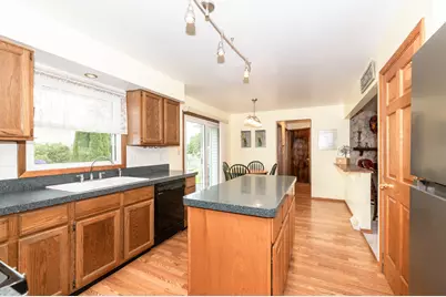 8046 W Imperial Dr, Franklin, WI 53132 - Photo 11