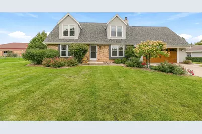 8046 W Imperial Dr, Franklin, WI 53132 - Photo 1