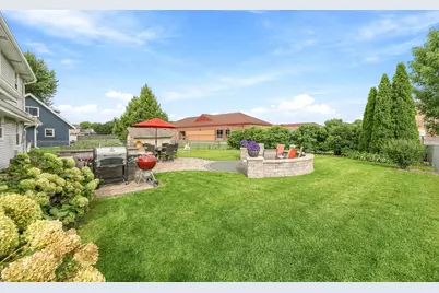 8046 W Imperial Dr, Franklin, WI 53132 - Photo 33