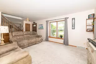 8046 W Imperial Dr, Franklin, WI 53132 - Photo 7