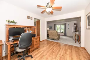 8046 W Imperial Dr, Franklin, WI 53132 - Photo 9
