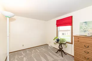 8046 W Imperial Dr, Franklin, WI 53132 - Photo 27