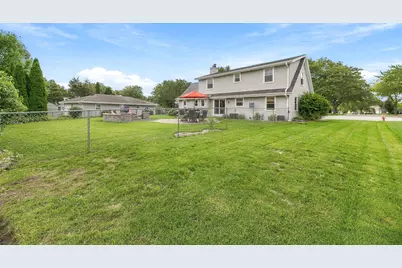 8046 W Imperial Dr, Franklin, WI 53132 - Photo 39