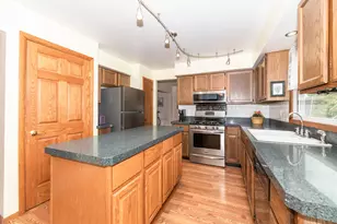 8046 W Imperial Dr, Franklin, WI 53132 - Photo 13