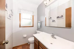 8046 W Imperial Dr, Franklin, WI 53132 - Photo 17
