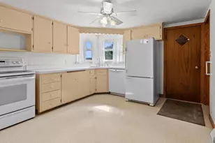 631 Elm St, Mishicot, WI 54228 - Photo 9