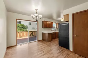 1127 Schoenhaar Dr, West Bend, WI 53090 - Photo 5