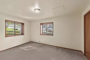 1127 Schoenhaar Dr, West Bend, WI 53090 - Photo 11