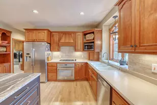 W36 Oakwood Dr, Delafield, WI 53018 - Photo 9