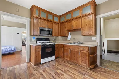 3002  Bate St, Racine, WI 53403 - Photo 9