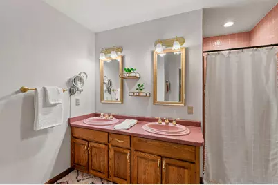10946 N Sherwood Dr, Mequon, WI 53092 - Photo 23