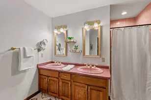 10946 N Sherwood Dr, Mequon, WI 53092 - Photo 23