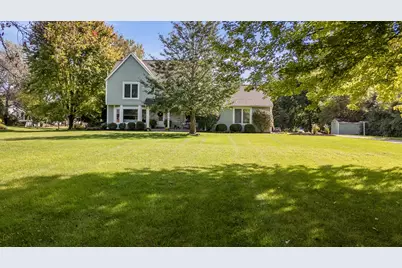10946 N Sherwood Dr, Mequon, WI 53092 - Photo 3