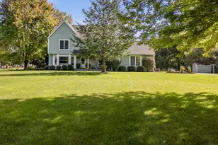 10946 N Sherwood Dr, Mequon, WI 53092 - Photo 3