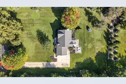 10946 N Sherwood Dr, Mequon, WI 53092 - Photo 33