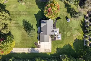 10946 N Sherwood Dr, Mequon, WI 53092 - Photo 33