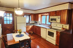 319 Elizabeth St, Watertown, WI 53098 - Photo 9