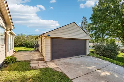 1229  Ed-Mar Cir, Waukesha, WI 53188 - Photo 3