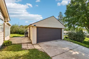 1229 Ed-Mar Circle, Waukesha, WI 53188 - Photo 3