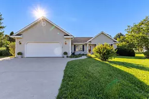 804 Jamesway Dr, Watertown, WI 53098 - Photo 1