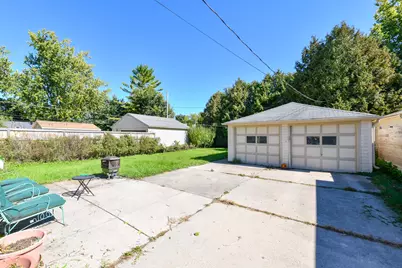 2616 N 96th St, Wauwatosa, WI 53226 - Photo 11