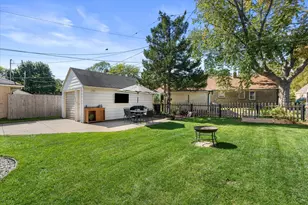 5809 N Bel Aire Dr, Glendale, WI 53209 - Photo 19