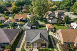5809 N Bel Aire Dr, Glendale, WI 53209 - Photo 25