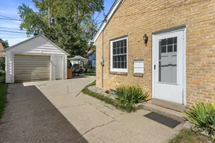 5809 N Bel Aire Dr, Glendale, WI 53209 - Photo 17