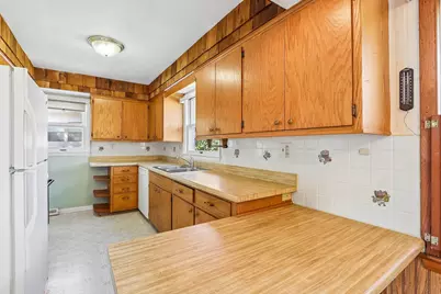 420  Sonya Dr, Waukesha, WI 53188 - Photo 9