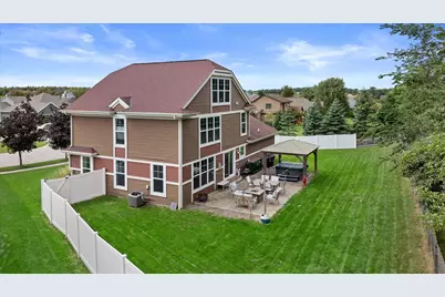 914  Durango Dr, Hartford, WI 53027 - Photo 5