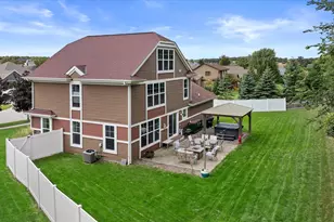 914 Durango Dr, Hartford, WI 53027 - Photo 5