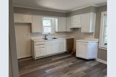 2122 S 77th St, West Allis, WI 53219 - Photo 7