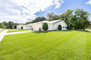 630 Novak St, Hartford, WI 53027 - Photo 5