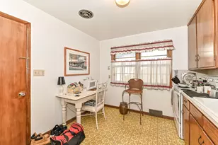 9423 W Mt Vernon Ave, Milwaukee, WI 53226 - Photo 5