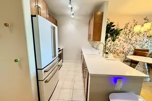 1550 E Royall Pl, Milwaukee, WI 53202 - Photo 3