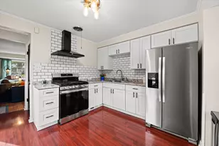 1908 N 118th St, Wauwatosa, WI 53226 - Photo 5
