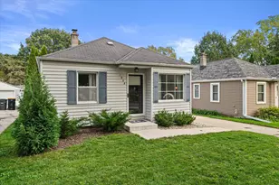 1908 N 118th St, Wauwatosa, WI 53226 - Photo 3